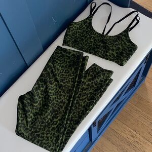 Good American Green Leopard Print Athletic Set Bra Top & Leggings